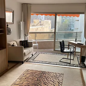 https://un-studio-de-luxe-champs-les-elysees.fr-paris.fr